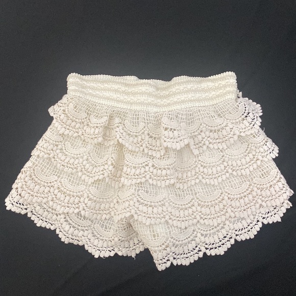 crochet/lace shorts - Picture 3 of 4